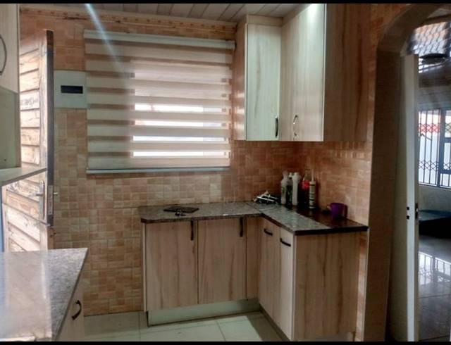 4 BEDROOM HOUSE FOR SALE IN PROTEA GLEN